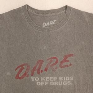 DARE Short Sleeve Crew Neck Graphic T-Shirt Adult Mens Size Small S Gray